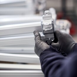 Produzione di strutture in alluminio.